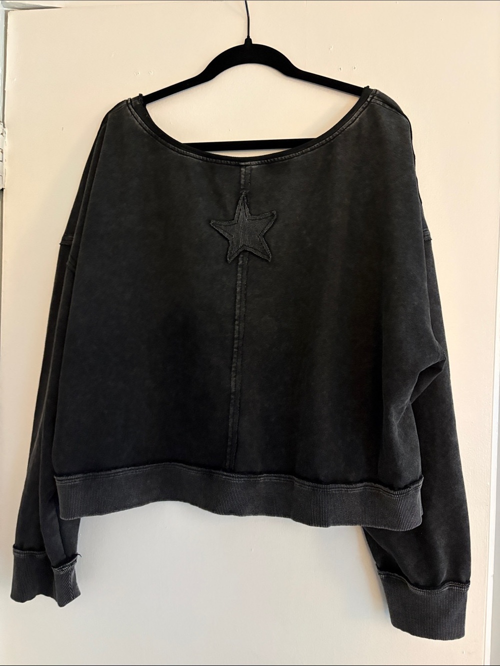 Washed Black Star Appliqué Women’s Sweatshirt